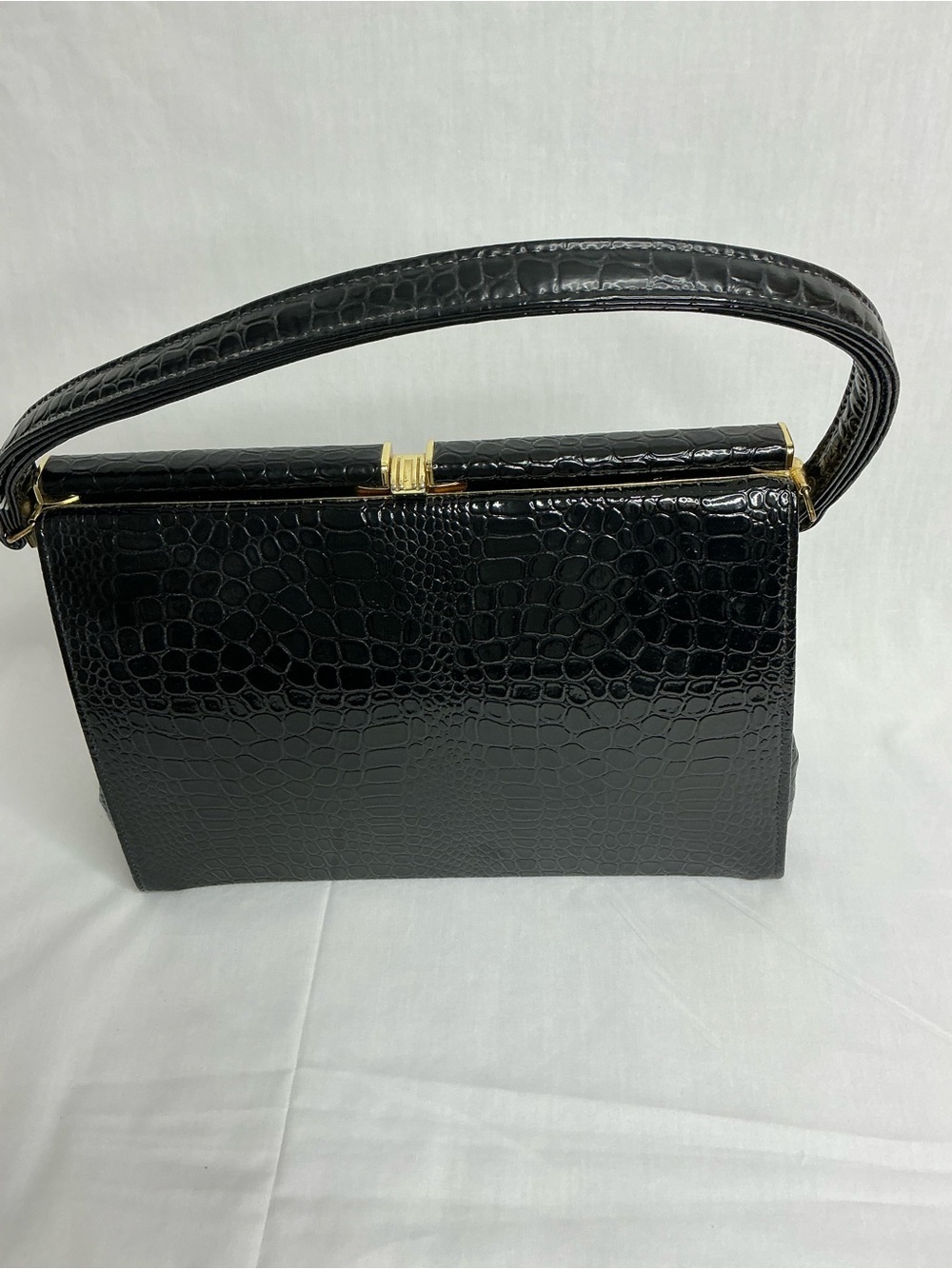 2024 - Classic Black Croc-Embossed Structured Shoulder Bag. - Picture 4 of 10